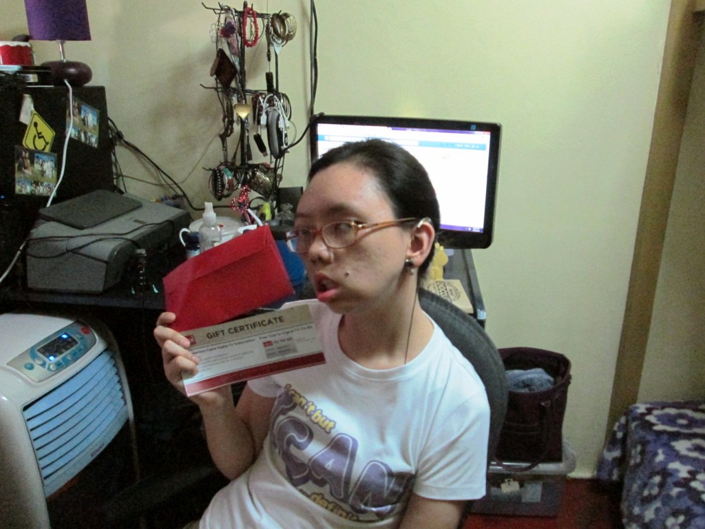 Kcat Yarza thanks Cignal for the gift certificate and the Royce chocolate!